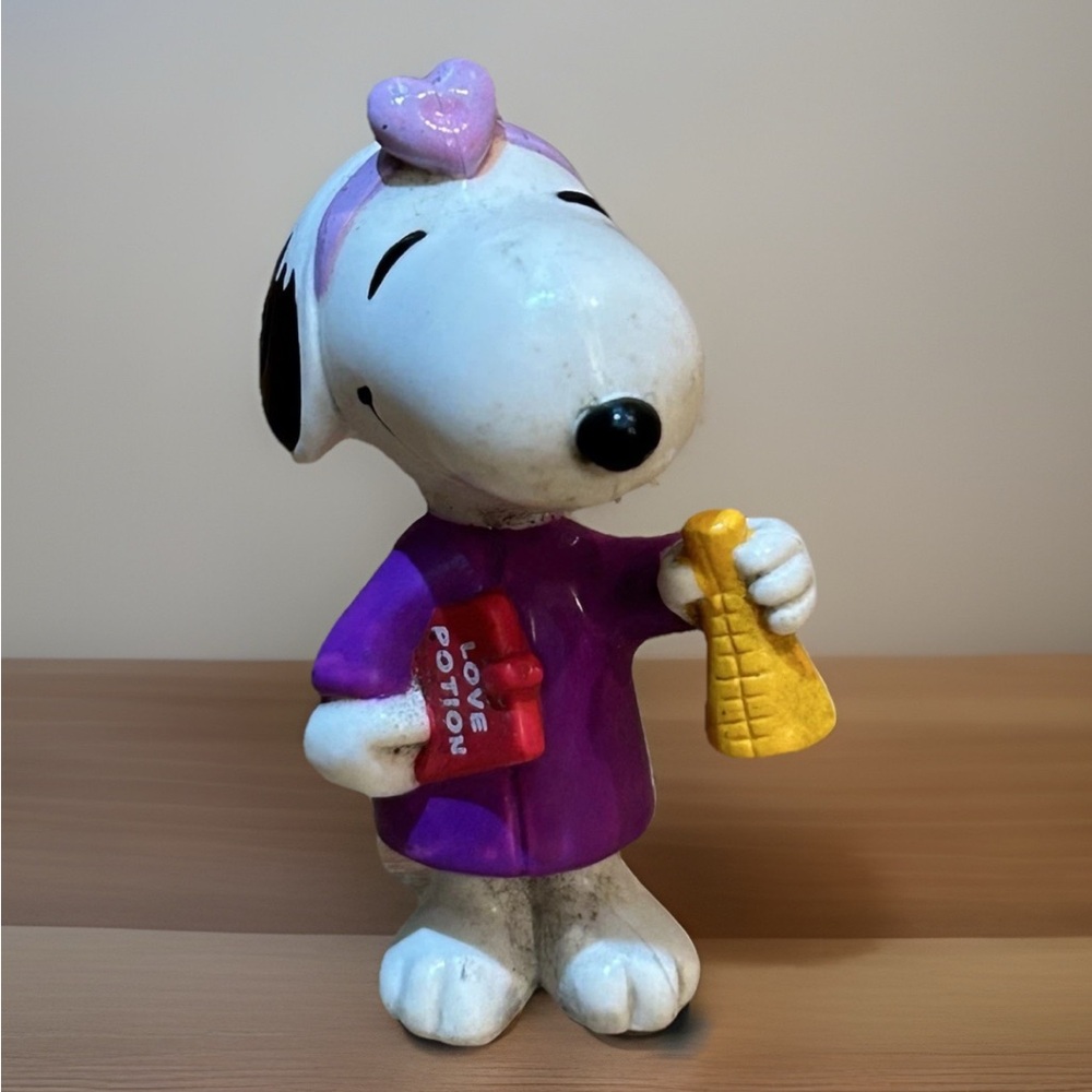 Rare Belle Snoopy's Sister with Valentine Love Potion PVC Miniature Figurine